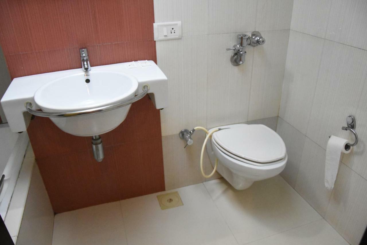 Hotel Landmark Ratnagiri Exterior photo